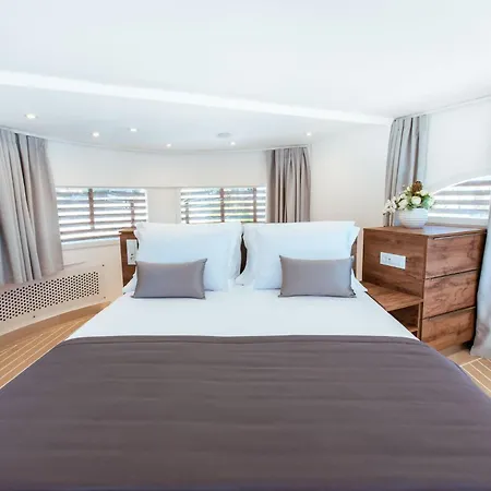 Πλωτό κατάλυμα Luxury Floating - *