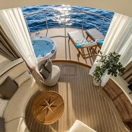 Πλωτό κατάλυμα Luxury Floating - Σπλιτ