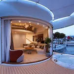 Botel Luxury Floating -