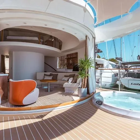 Luxury Floating - Πλωτό κατάλυμα *