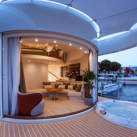 Πλωτό κατάλυμα Luxury Floating -