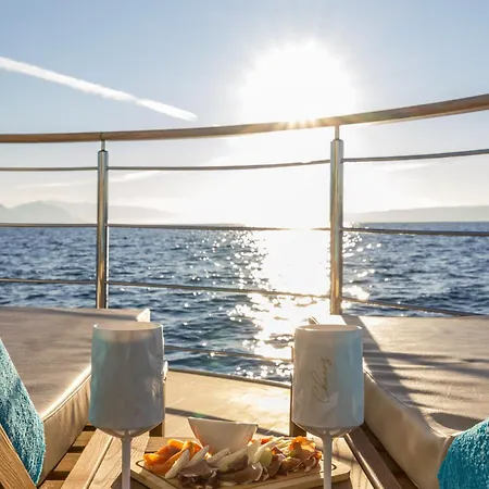 Luxury Floating - Hotel na wodzie *