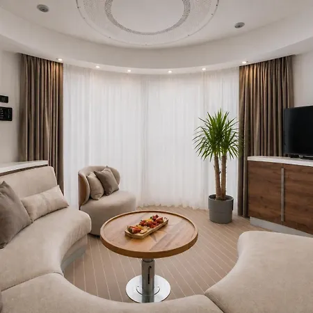Hotel na wodzie Luxury Floating - *