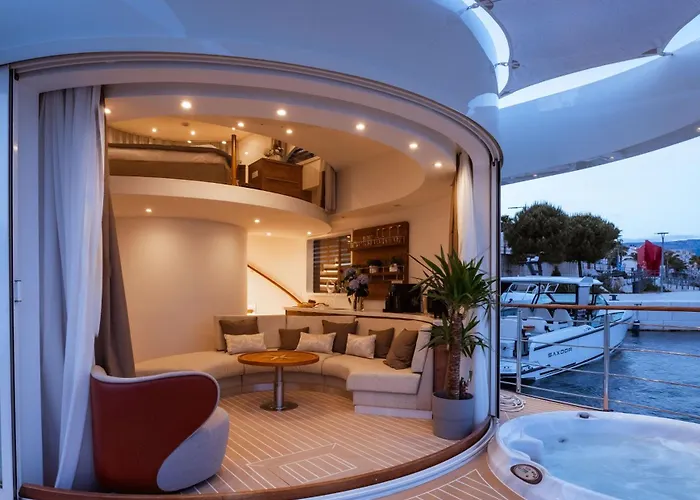 Ботель Luxury Floating -