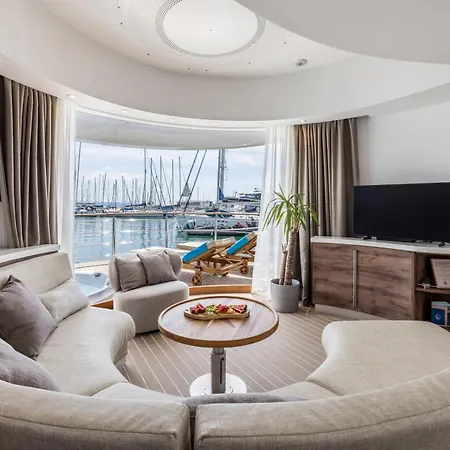 Luxury Floating -