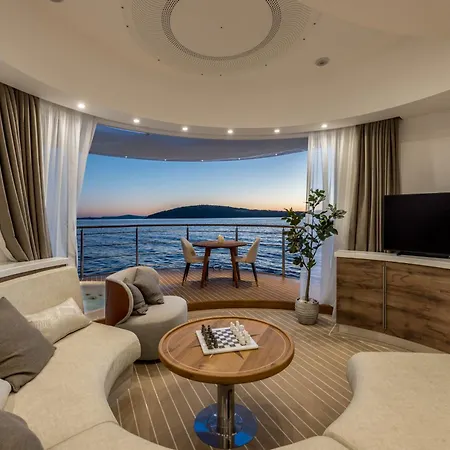 Luxury Floating - 船屋